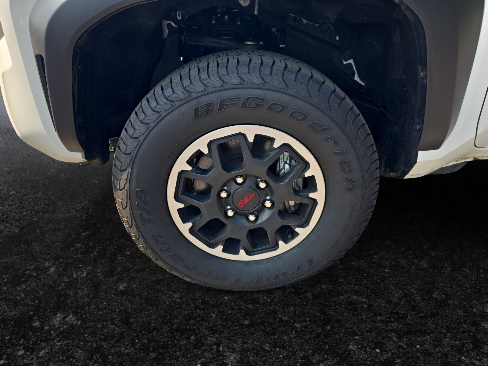 Used 2025 Toyota Tacoma TRD Off-Road AWD/4WD image 9