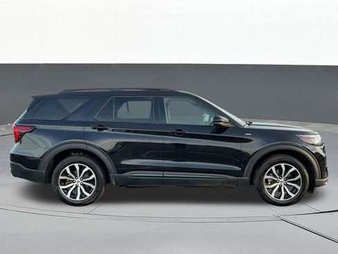 Used 2025 Ford Explorer ST-Line image 2