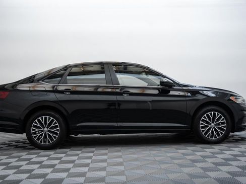 Used 2021 Volkswagen Jetta SE w/ SE Cold Weather Package FWD image 4