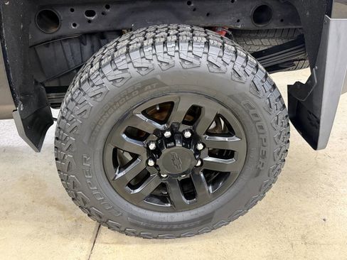 Used 2017 Chevrolet Silverado 2500 LT w/ Midnight Edition image 15