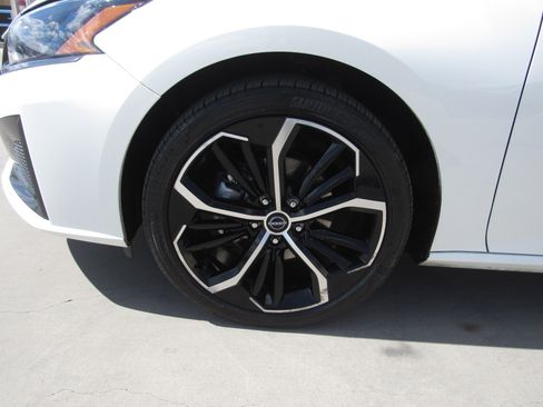 Used 2025 Nissan Altima 2.5 SR FWD image 4