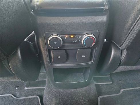 Used 2021 Ford Explorer XLT w/ Equipment Group 202A RWD image 18