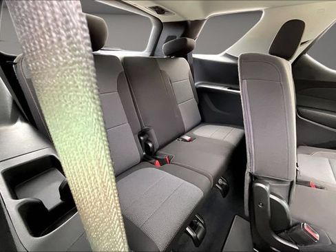 Used 2021 Chevrolet Traverse LS FWD image 25