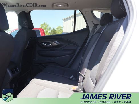 Used 2024 GMC Terrain SLE FWD image 17