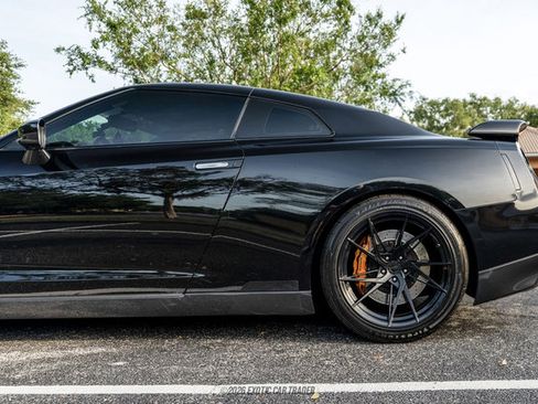 Used 2010 Nissan GT-R Premium AWD/4WD image 5