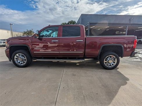 Used 2017 GMC Sierra 2500 Denali w/ Duramax Plus Package image 9