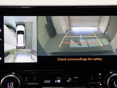 Used 2023 Toyota Highlander Limited FWD image 21