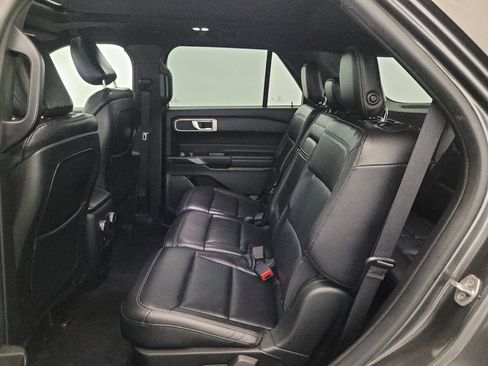 Used 2020 Ford Explorer XLT w/ Equipment Group 202A AWD/4WD image 18