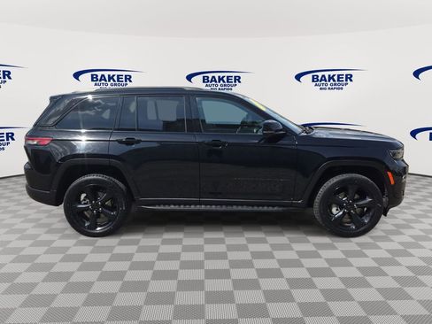 Used 2024 Jeep Grand Cherokee Limited w/ Luxury Tech Group II AWD/4WD image 9