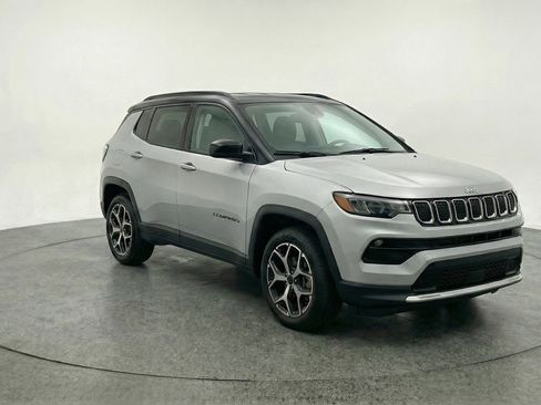 Used 2025 Jeep Compass Limited image 1