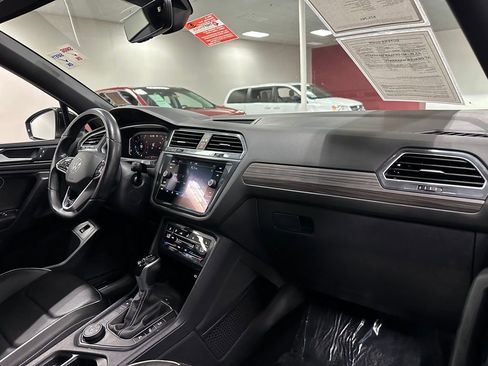 Used 2022 Volkswagen Tiguan SEL R-Line image 33