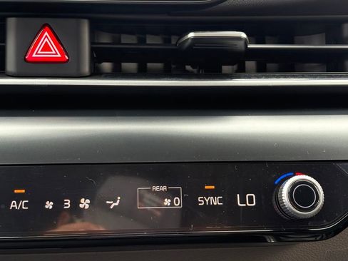 New 2026 Kia Carnival LX FWD image 27