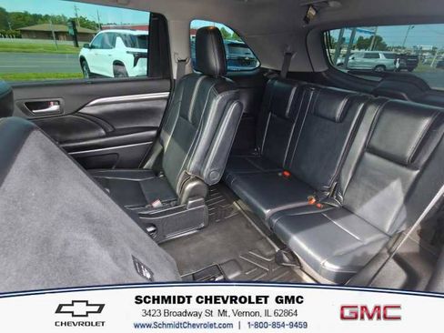 Used 2018 Toyota Highlander SE FWD image 11