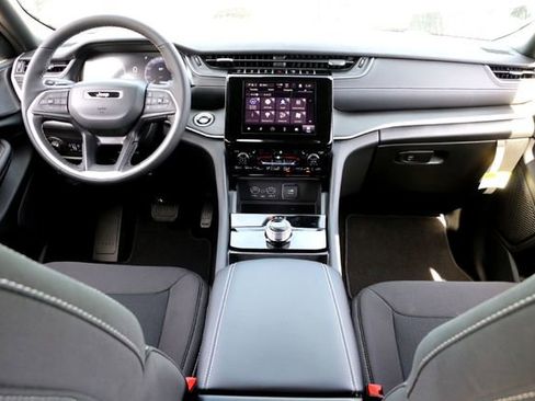 New 2025 Jeep Grand Cherokee L Laredo image 21