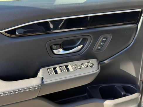 Certified 2025 Honda Pilot Touring image 11