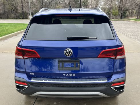 Used 2022 Volkswagen Taos SE w/ Panoramic Sunroof Package image 9