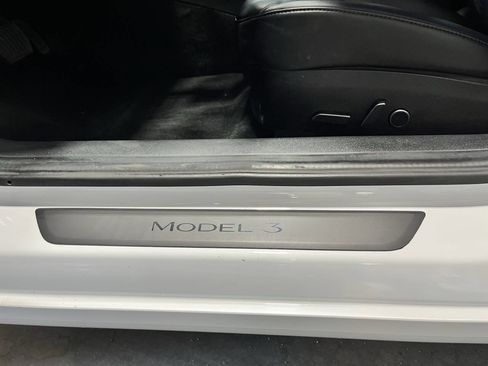 Used 2022 Tesla Model 3 Long Range AWD/4WD image 16