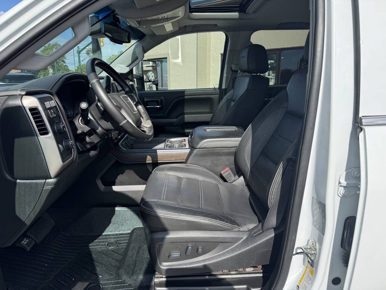 Used 2019 GMC Sierra 3500 Denali w/ Duramax Plus Package AWD/4WD image 8