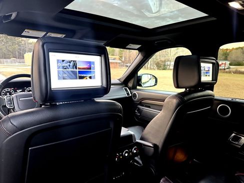 Used 2018 Land Rover Discovery HSE image 4