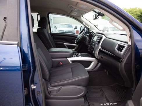 Used 2018 Nissan Titan SV w/ SV Convenience Package AWD/4WD image 25