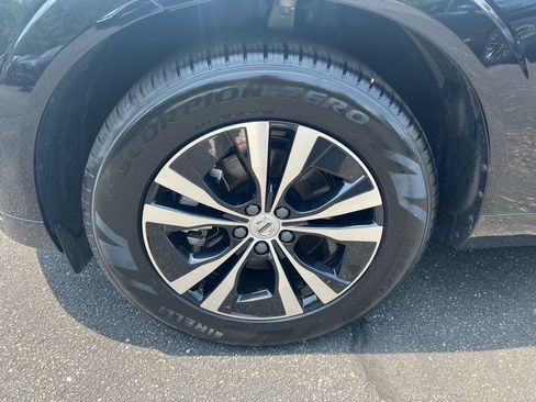 Certified 2025 Volvo XC60 B5 Core AWD/4WD image 9