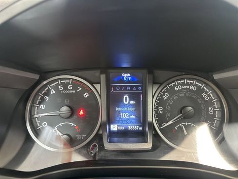 Used 2022 Toyota Tacoma TRD Off-Road image 21