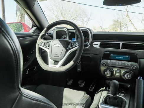 Used 2015 Chevrolet Camaro Z/28 RWD image 32