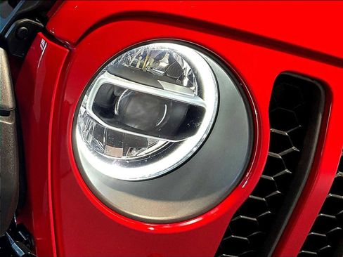 Used 2021 Jeep Gladiator Rubicon AWD/4WD image 15