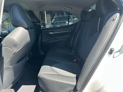 Used 2023 Toyota Camry SE image 9