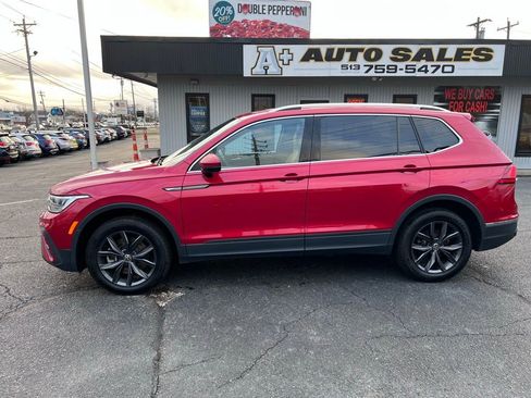 Used 2022 Volkswagen Tiguan SE image 2