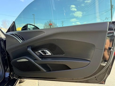 Used 2018 Audi R8 V10 w/ Black Optic Package image 33
