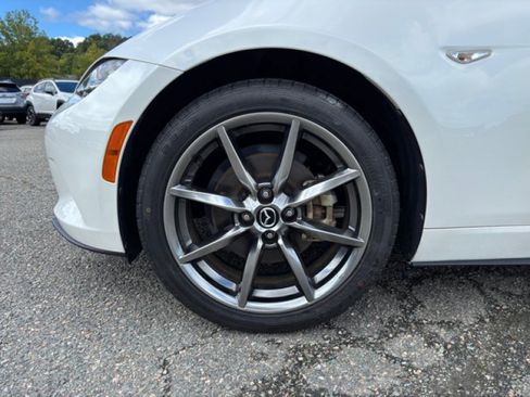 Used 2021 MAZDA MX-5 Miata RF Grand Touring RWD image 9