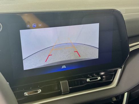 New 2026 Chevrolet Equinox LT w/ Convenience Package II FWD image 17