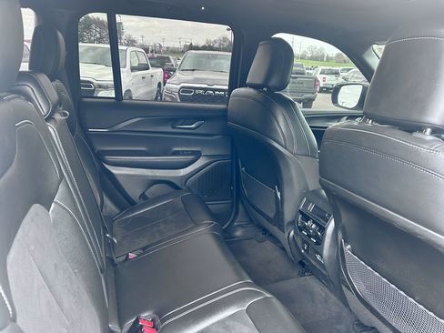 Used 2024 Jeep Grand Cherokee Altitude image 15