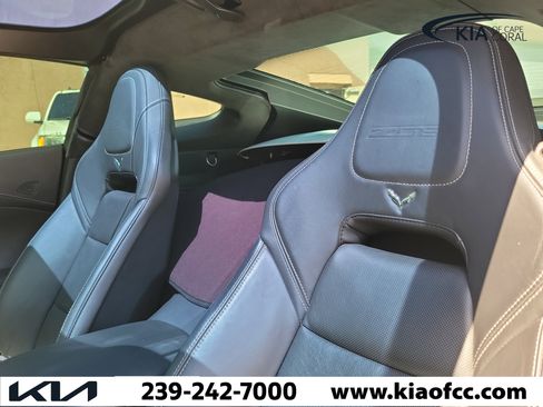 Used 2015 Chevrolet Corvette Z06 w/ 3LZ Preferred Equipment Group RWD image 16