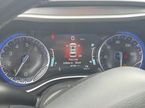 Used 2022 Chrysler Pacifica Touring-L FWD image 24