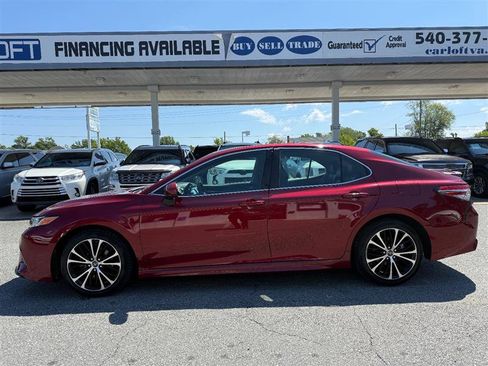 Used 2018 Toyota Camry SE FWD image 9