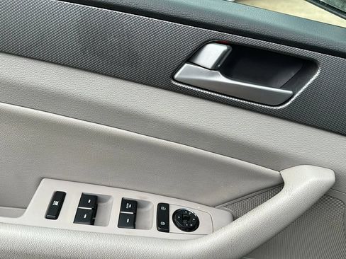 Used 2015 Hyundai Sonata SE w/ Option Group 09 FWD image 34