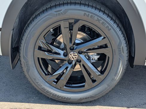 New 2026 Volkswagen Atlas Cross Sport SEL R-Line AWD/4WD image 5