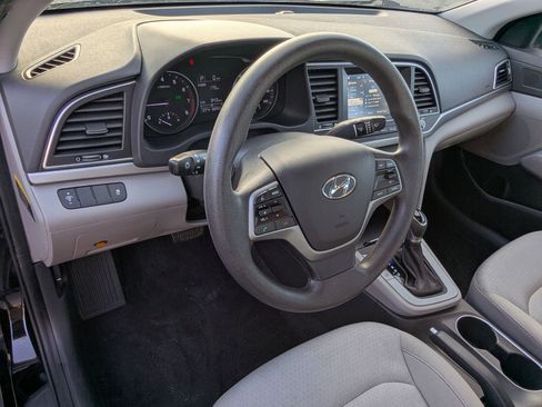 Used 2017 Hyundai Elantra SE image 16