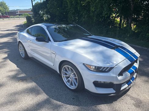 Used 2018 Ford Mustang Shelby GT350 w/ Electronics Package RWD image 4