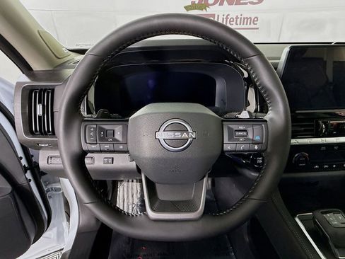 Certified 2026 Nissan Pathfinder Platinum w/ Lighting Package AWD/4WD image 21