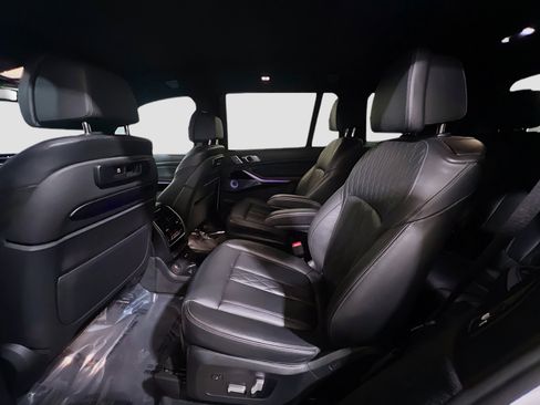 Used 2020 BMW X7 M50i w/ Dynamic Handling Package image 19