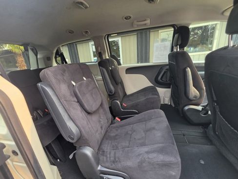 Used 2011 Dodge Grand Caravan Mainstreet w/ PWR Convenience Group FWD image 14