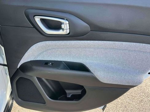 Used 2024 Jeep Compass Latitude image 8