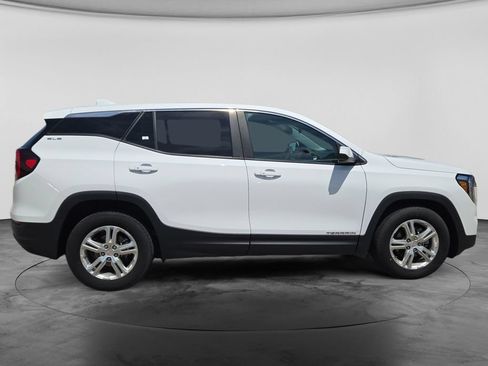 Used 2024 GMC Terrain SLE FWD image 11