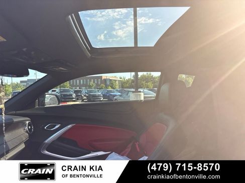 Used 2018 Chevrolet Camaro LT RWD image 4