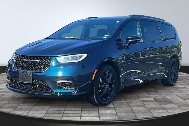 Used 2025 Chrysler Pacifica Limited FWD image 1