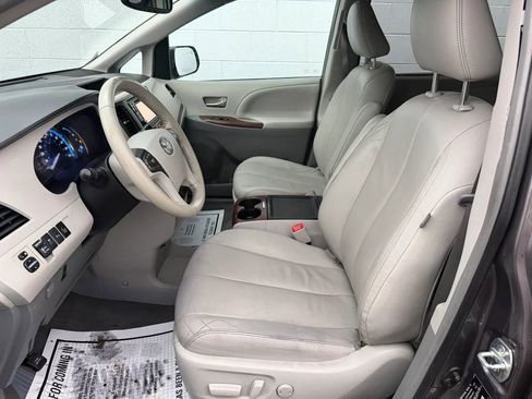 Used 2014 Toyota Sienna XLE AWD/4WD image 9