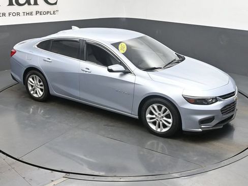 Used 2017 Chevrolet Malibu LT FWD image 35